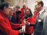 Übergabe der Caritas-Figur © Stadtdekanat Bonn Übergabe der Caritas-Figur © Stadtdekanat Bonn