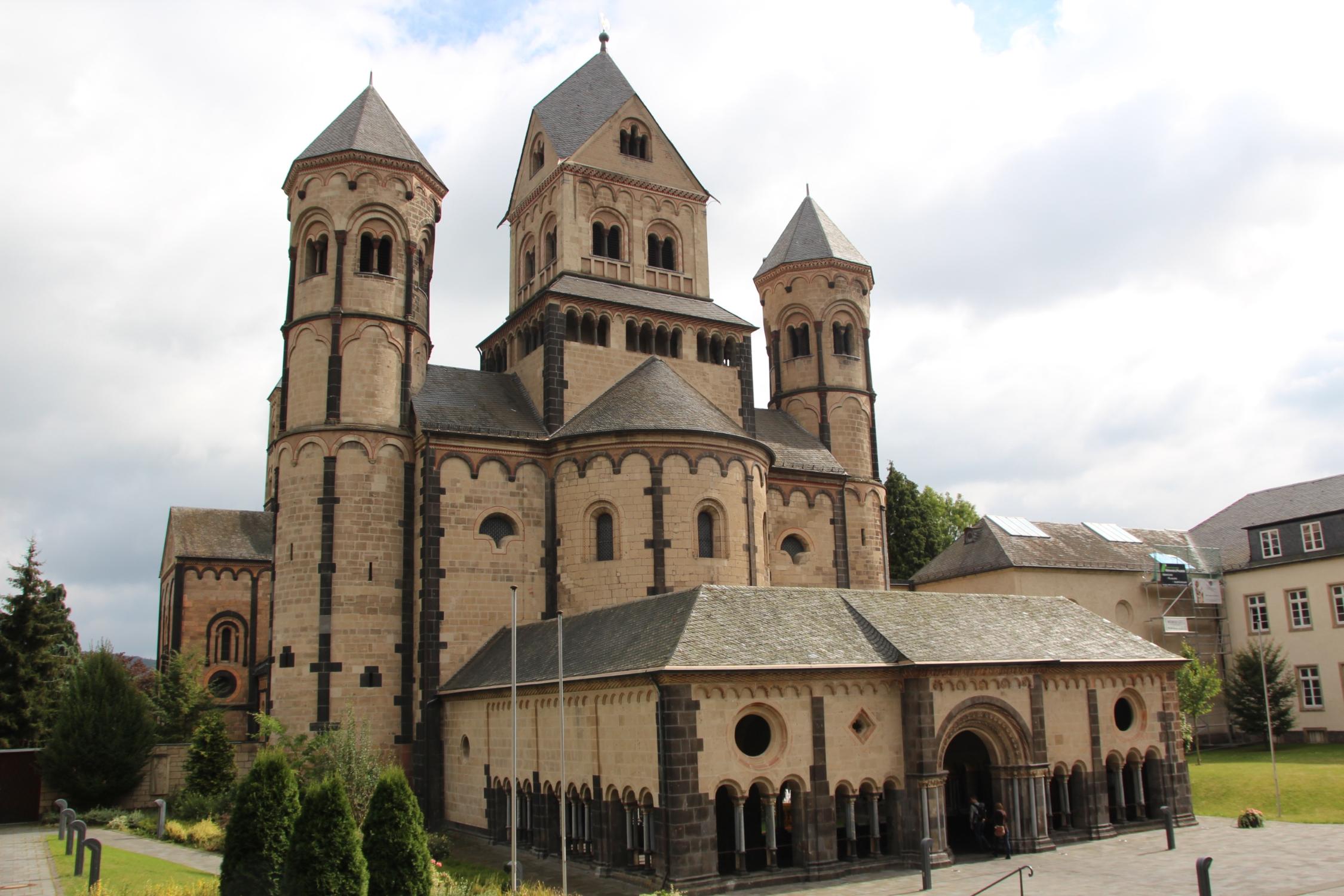 Benediktiner-Abtei Maria Laach_Erzbistum Köln (c)Bernhard Riedl_Frei mit Nennung Copyright