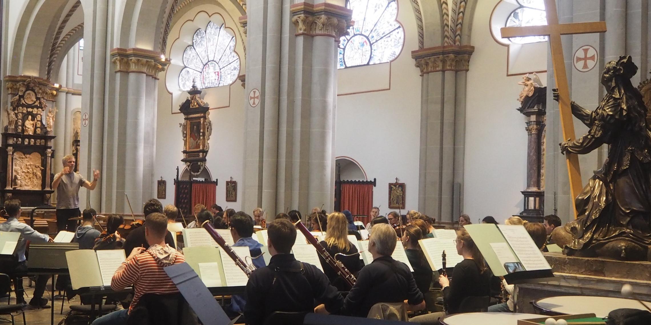 Das Beethoven Orchester bei der Probe im Bonner Münster