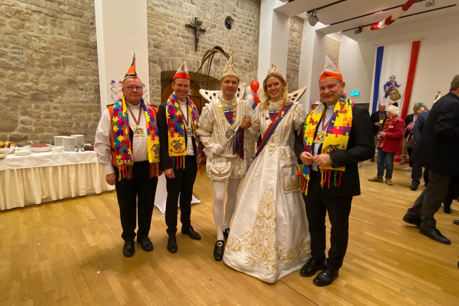 Pfarrer Bernd Kemmerling, Kaplan Dr. Christian Jasper, Prinz Oliver I., Bonna Maike I. und Msgr. Dr. Markus Hofmann